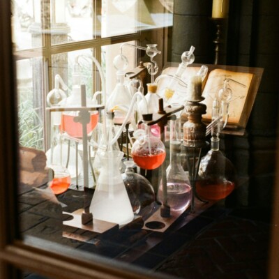 Anatomie d’un parfum : Comprendre l’extraction