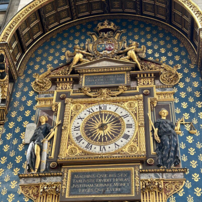 (1 min à Paris) La première horloge publique