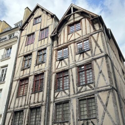 (1 min à Paris) La plus ancienne maison