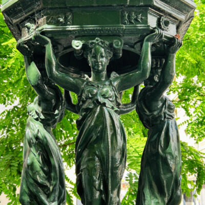 (1 min à Paris) Les fontaines Wallace