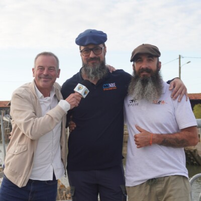 Depuis la Cabane NSA sur le port de Larros, Christophe Seinturens et Olivier Linardon nous présentent le nettoyage des fonds marins à Arcach